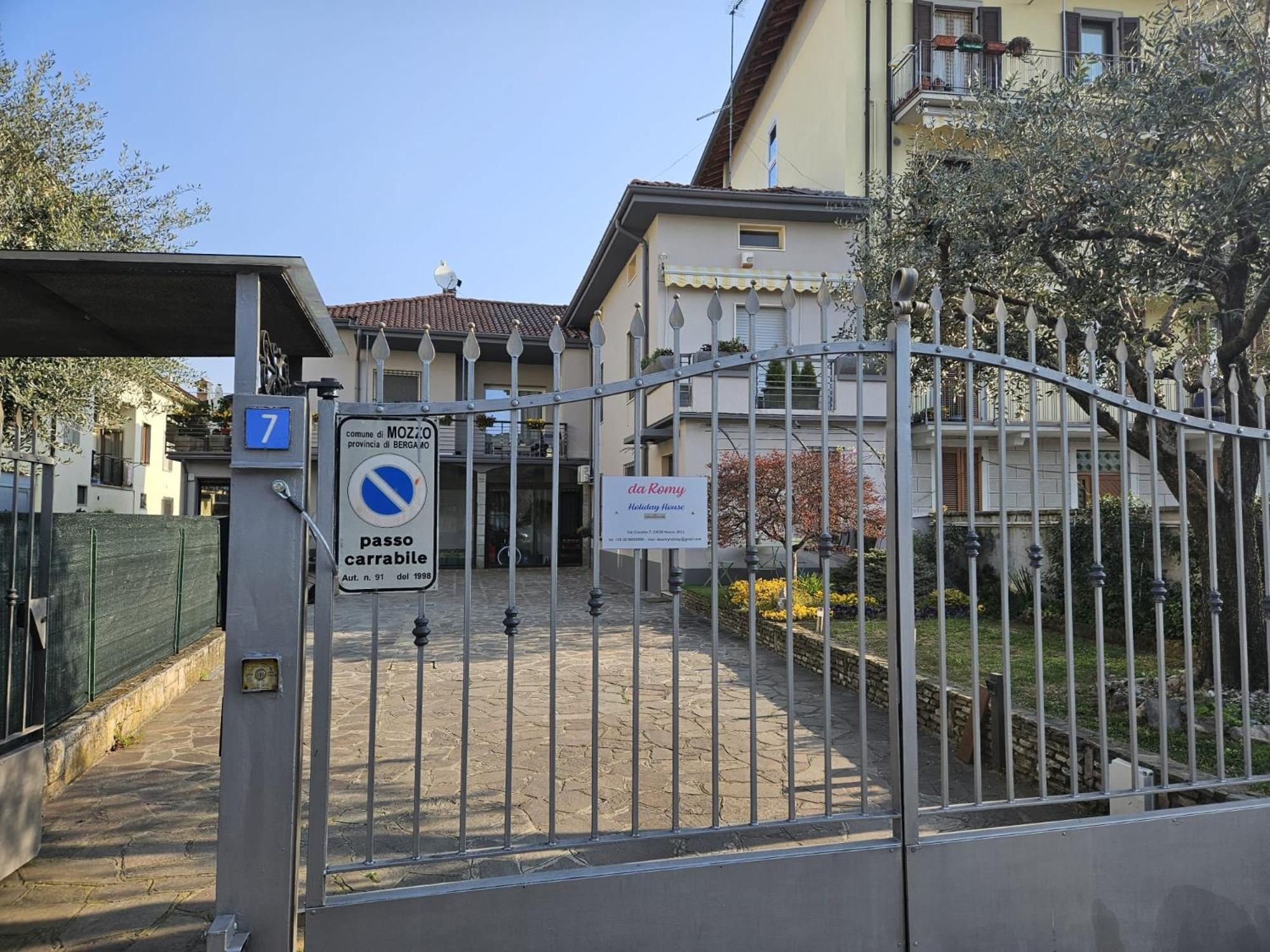 Da Romy Holiday House Mozzo Bagian luar foto