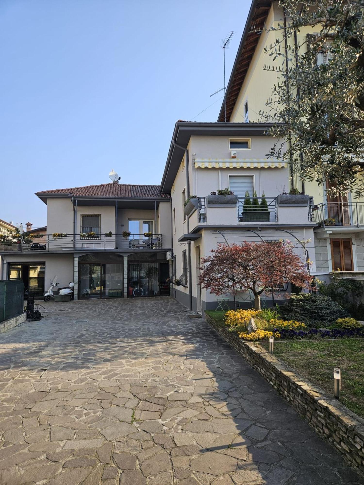 Da Romy Holiday House Mozzo Bagian luar foto